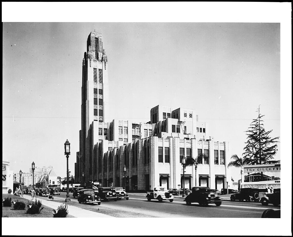 Bullocks Department Store on Wiltshire Boulevard in the 1930s.