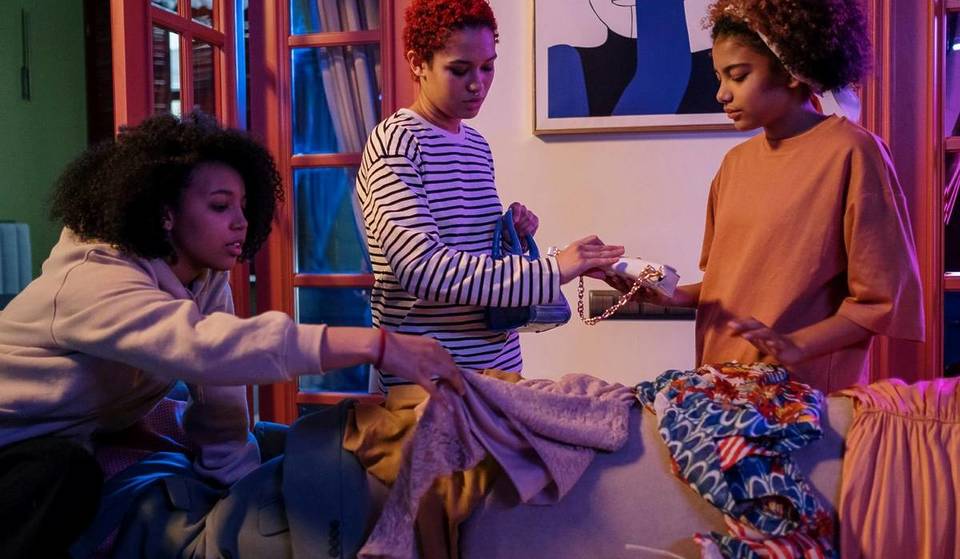 Home Gurl Swap Takes Over Brown Owl Café This Saturday For National Clothing Swap Day With Art, Vinyl DJs, And Free Clothing Exchange