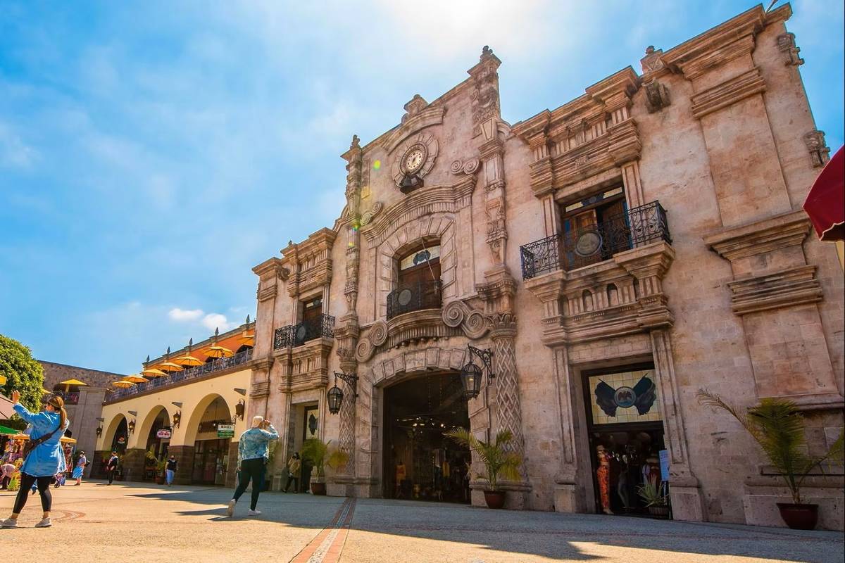 Plaza Mexico’s Virgen De Guadalupe Celebration Returns With Processions, Mariachi, Pan Dulce, & Community Spirit