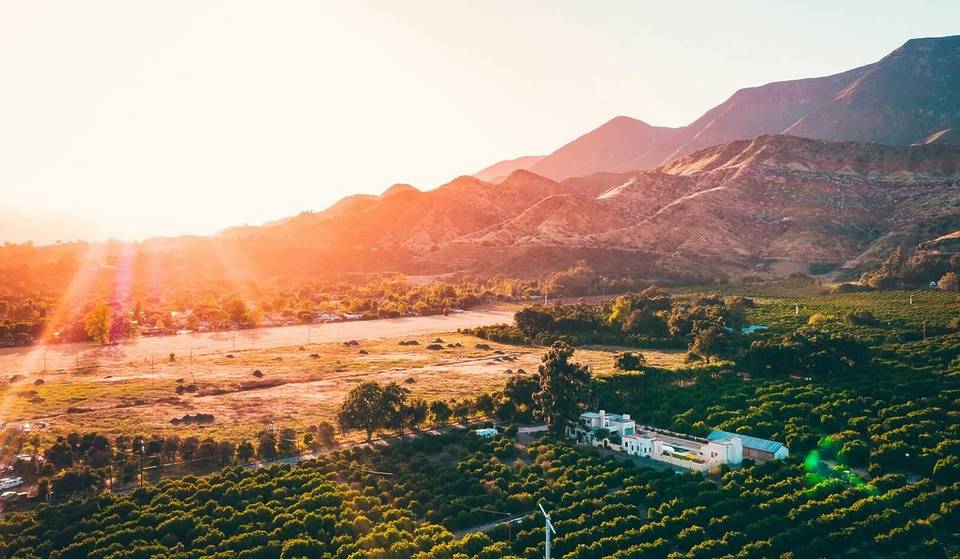 Este pueblo rodeado de montañas cerca de Los Ángeles es una de las mejores escapadas de fin de semana de California, con puestas de sol de color rosa brillante y casi ninguna cadena de tiendas