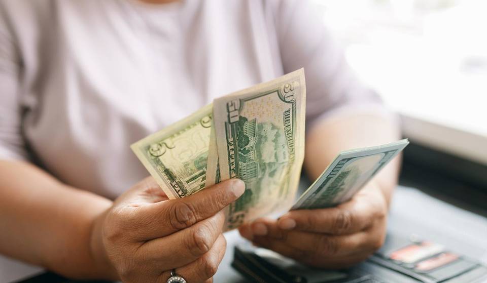 Le salaire minimum californien devrait augmenter en 2026 – Les emplois de Los Angeles pourraient atteindre 30 dollars dans certains secteurs.