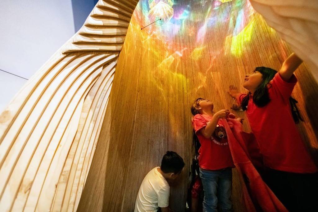 Children marvel at the illuminated ceiling at Noah's Ark in Skirball Cultural Center.