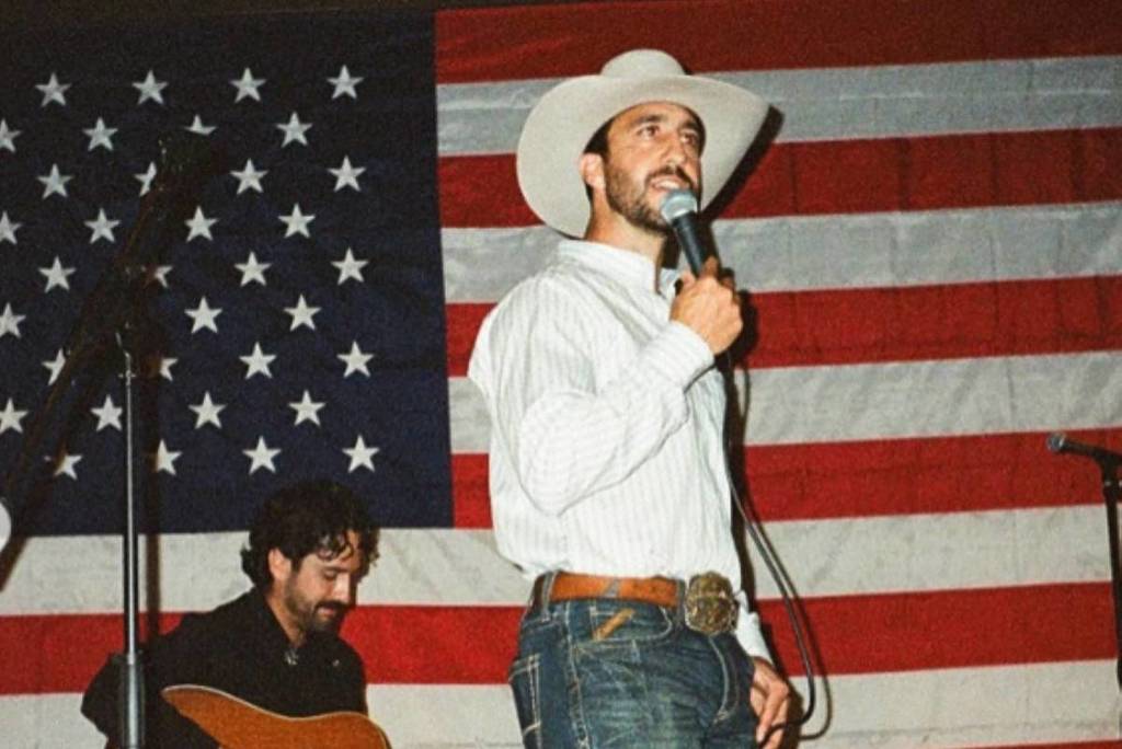 Soirée Cowboy Poetry à Los Angeles : cette scène ouverte propose des machines à écrire vintage, des taureaux mécaniques et des prix surprenants.