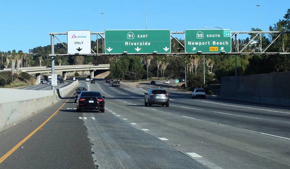 Las cámaras de la autopista 91 en el sur de California ahora pueden ver el interior de tu coche, y las multas pueden costar hasta 100 dólares.