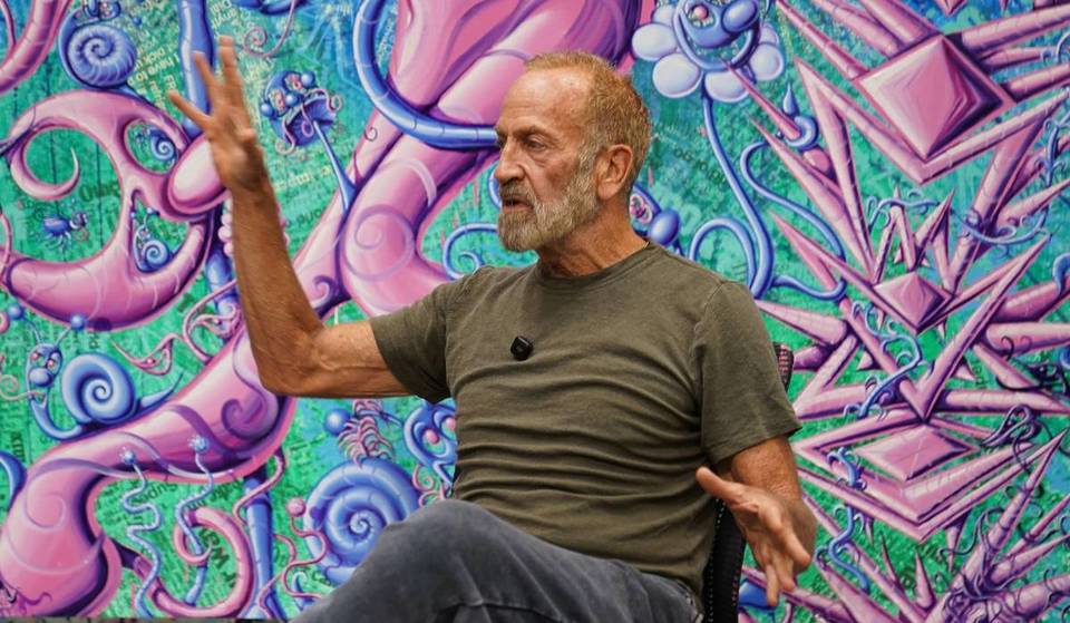 L&rsquo;artiste Kenny Scharf dédicacera ses livres dans une station de lavage de Venice pour fêter la sortie de son nouveau livre « Karbombz ».