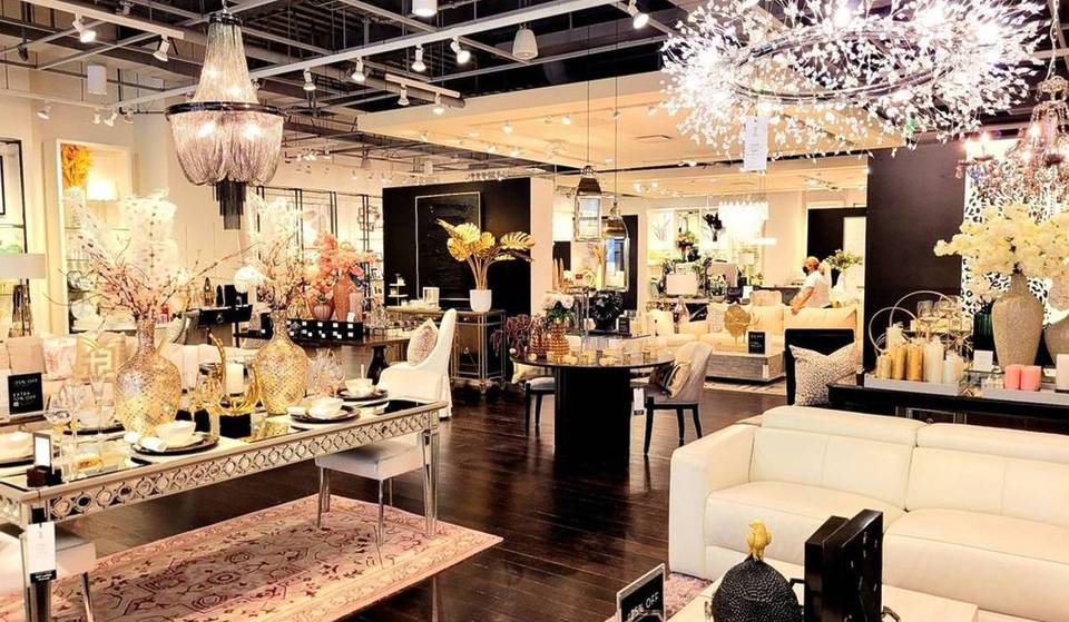 Z Gallerie est officiellement de retour à Los Angeles, et Beverly Boulevard vient de bénéficier d&rsquo;un sérieux coup de pouce grâce à ce magasin de décoration d&rsquo;intérieur très apprécié.