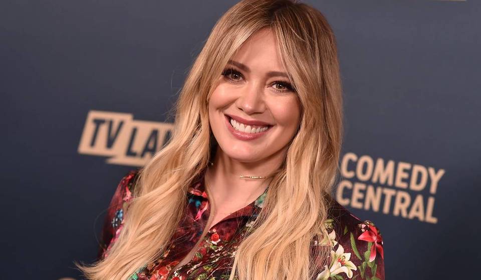 Hilary Duff annonce « The Lucky Me Tour » : comment obtenir des billets en prévente, dates à Los Angeles, calendrier complet de la tournée mondiale, et plus encore