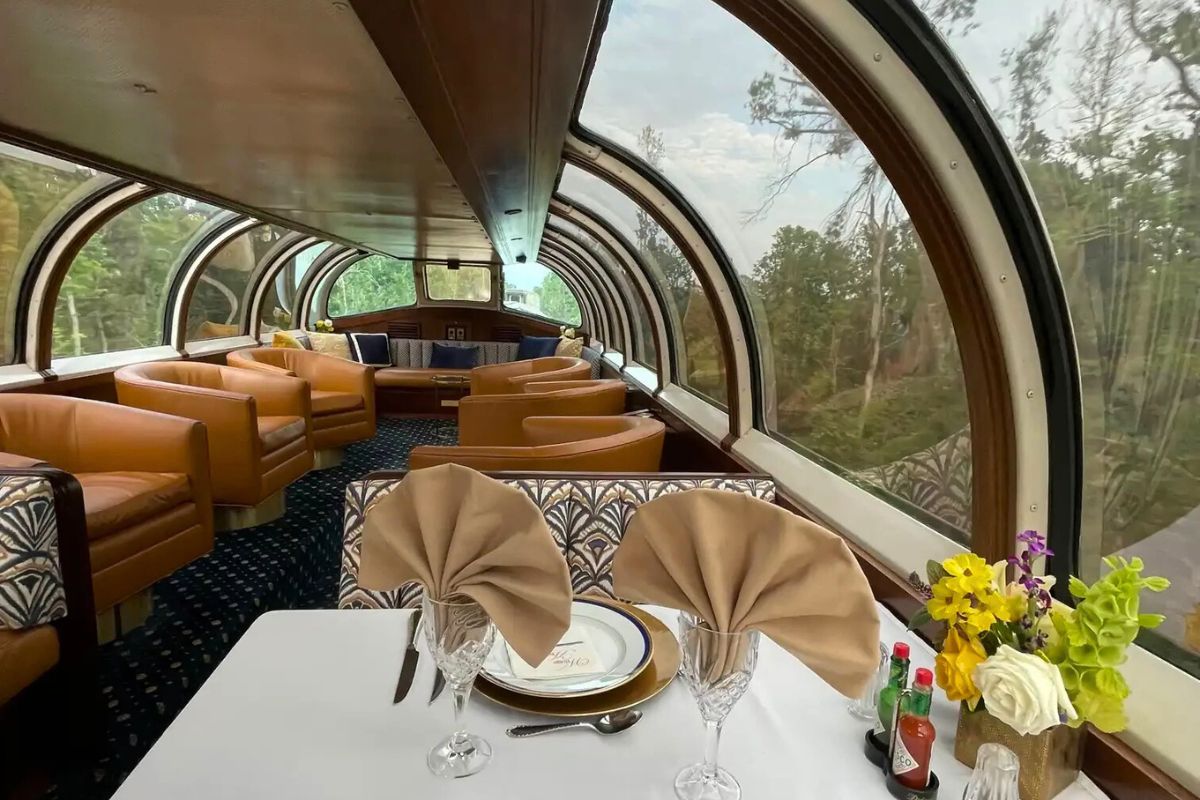 _Lunatrain, Inc_interior