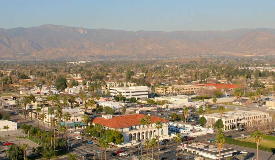 La ville la plus abordable pour les locataires de la région métropolitaine de Los Angeles propose des appartements d&rsquo;une chambre à 1 480 dollars et un accès rapide aux sommets alpins.