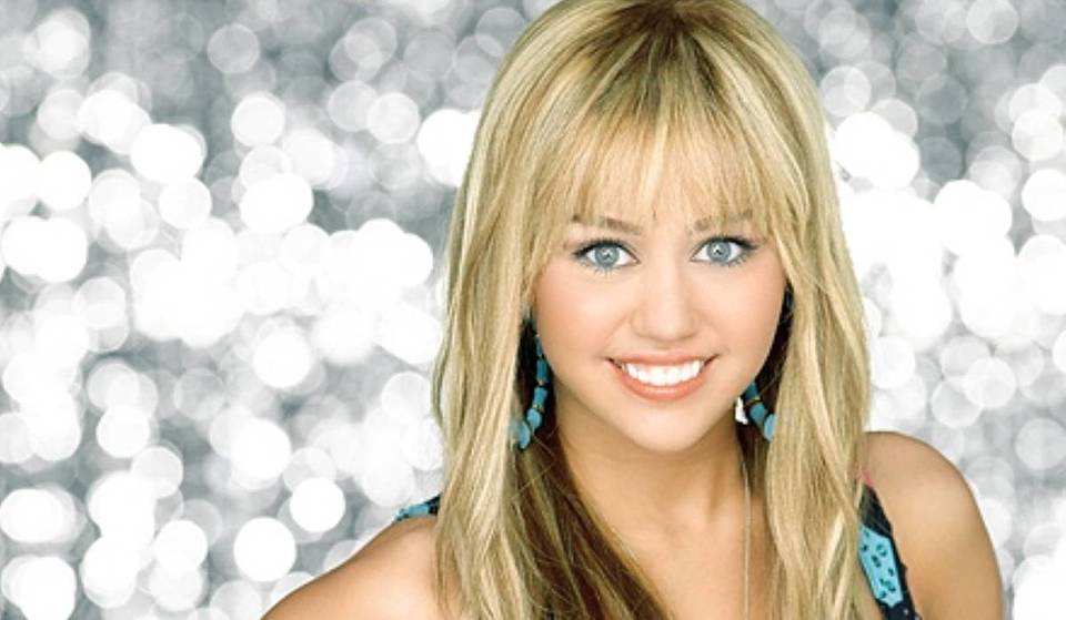 Miley Cyrus wurde beim Drehen in Malibu mit ihrer legendären „Hannah Montana“-Perücke gesehen.