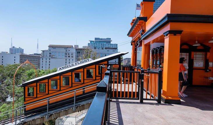 Die „kürzeste Bahn der Welt” ist wie eine Zeitkapsel in Los Angeles, in der man mit den originalen Standseilbahnwagen von 1901 fahren kann.