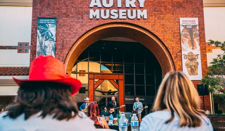 Das ultimative Familienwochenende im Griffith Park – Seht euch klassische Western und Live-Country-Musik im Autry Museum an