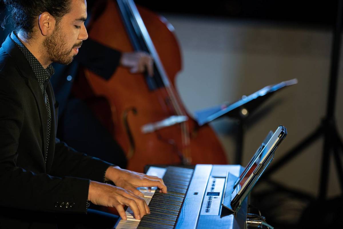 piano player performing live