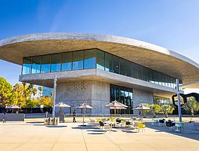 Die lang erwarteten Geffen Galleries des LACMA sollen im April dieses Jahres eröffnet werden und 3.000 Objekte zeigen.