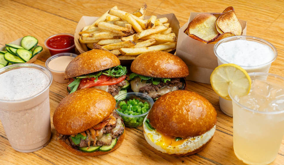 Un nuevo local de hamburguesas de un chef reconocido por Michelin abrirá en Culver City, Los Ángeles: Inside Mom’s List, con hamburguesas por menos de 10 dólares.