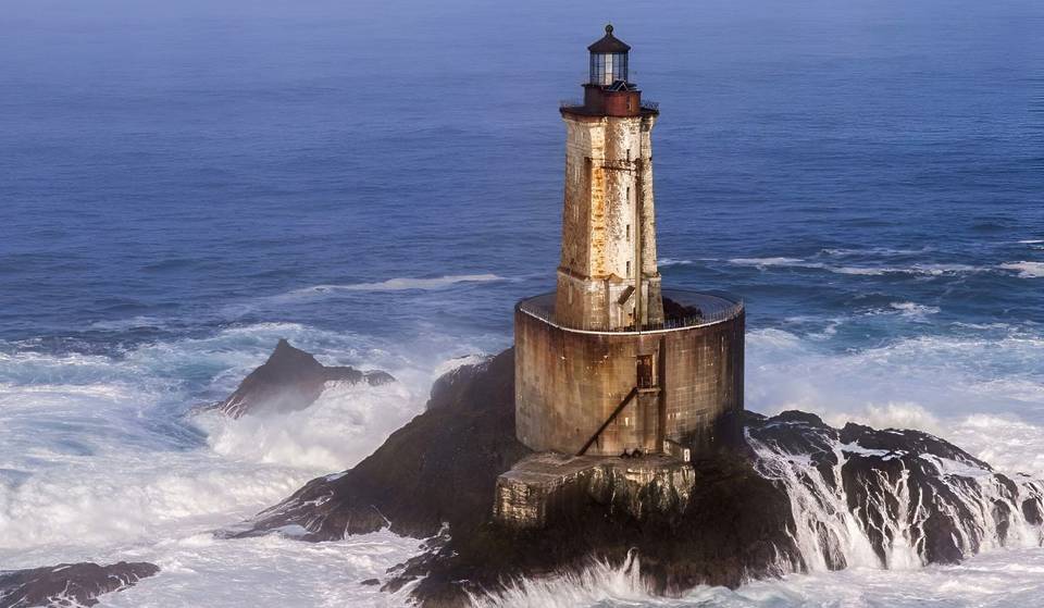 Kaliforniens „unzugänglichster” Leuchtturm heißt wieder Besucher willkommen – und das 6 Meilen vor der Küste