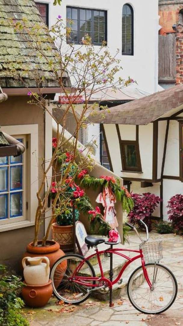 Diese märchenhafte Stadt in Kalifornien beherbergt eine der schönsten Innenstädte Amerikas – berühmt für ihre Cottages im englischen Stil