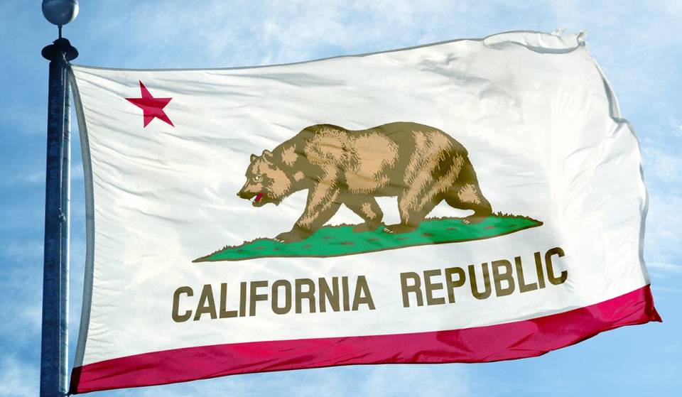 La Californie vient de signer un décret pionnier établissant les toutes premières lignes directrices américaines pour les contenus générés par l&rsquo;IA