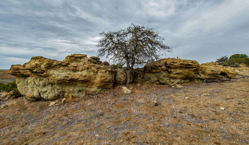 2 Stunden von L.A. entfernt, an wenigen Samstagen im Jahr, können nur 15 Personen diese alte Stätte eines indianischen Dorfes besuchen, die in den Tehachapi Mountains versteckt liegt – hier ist der Tourplan für 2026