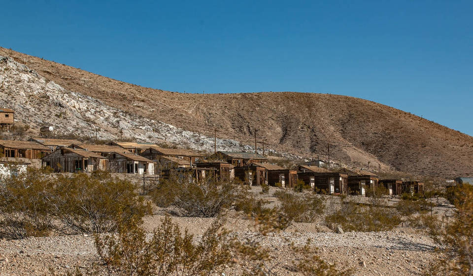 Weit draußen in der Wüste zwischen dem Death Valley und dem Sequoia-Nationalpark liegt diese 150 Jahre alte Stadt, in der nur 30 Menschen leben – und sie wollen mehr Nachbarn