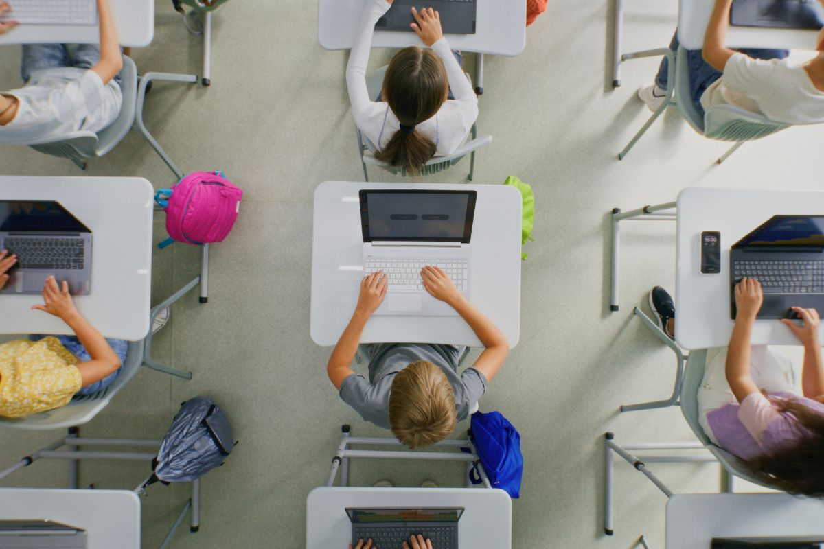 Los Angeles Just Became The First Major U.S. School District To Limit Screen Time — And Bring Back Pen-And-Paper Work