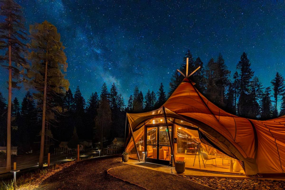 California’s First Dark Sky-Approved Lodging Has Just Opened — Just 10 Minutes From Yosemite National Park