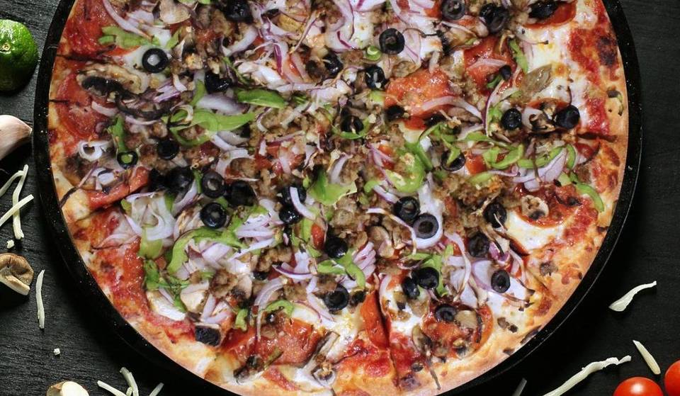 No Tables, No Instagram, Just Flavor: The 25-Year-Old Takeout Window In L.A. That Locals Keep A Closely Guarded Secret