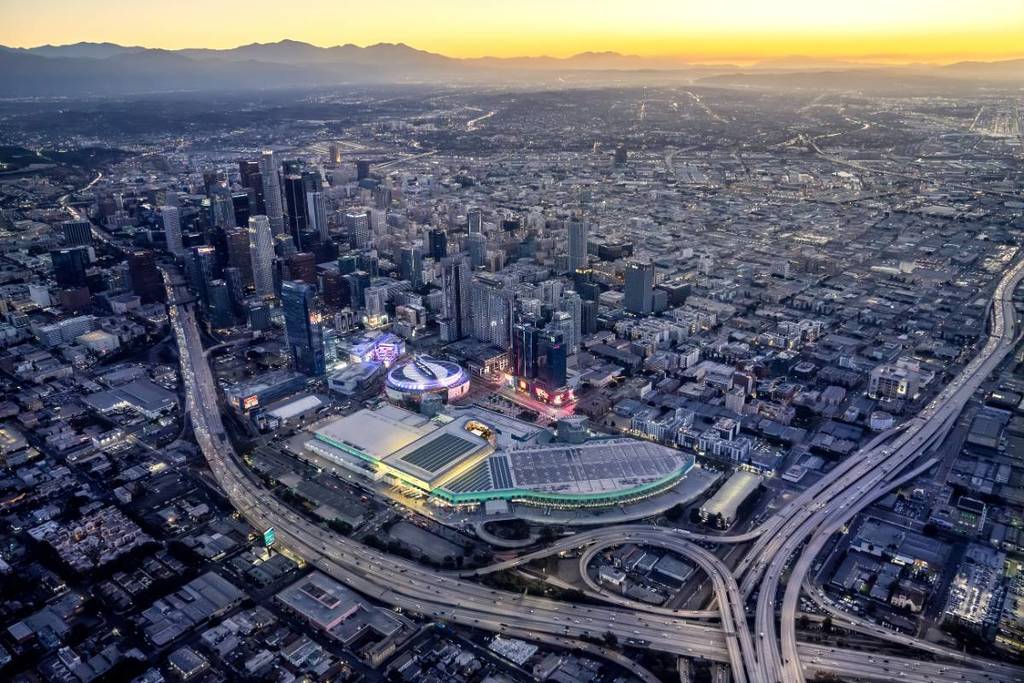 De nouvelles fermetures de rues sont prévues cette semaine dans le centre-ville de Los Angeles, alors que les équipes travaillent sur l’énorme projet de 2,6 milliards de dollars du Centre des congrès