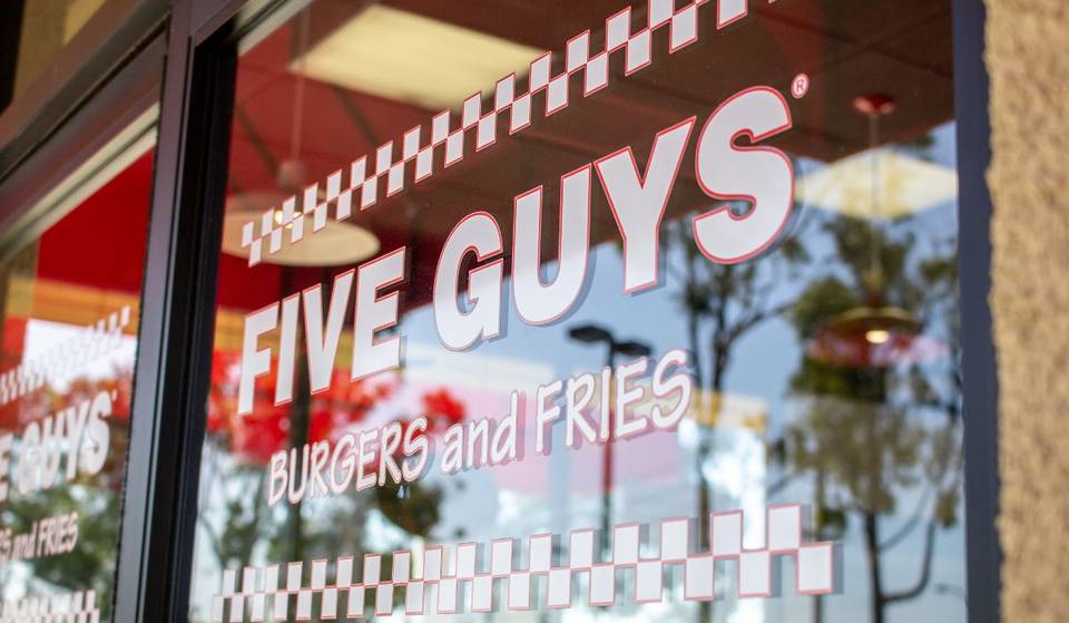 Auf Wiedersehen, Five Guys: Die beliebte Burgerkette hat gerade bekannt gegeben, dass sie diese Filialen in Kalifornien schließt – hier ist der Grund dafür