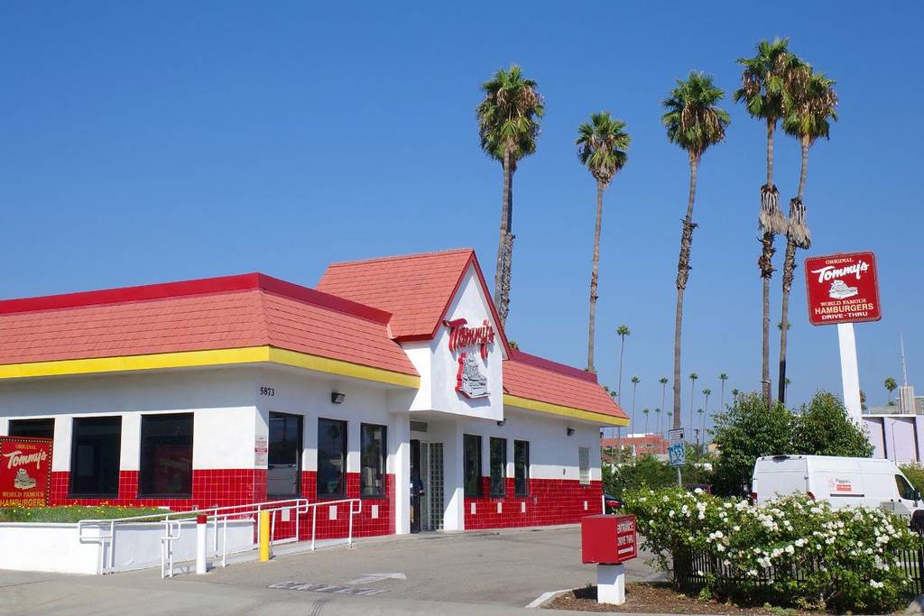 Original Tommy’s ofrece hamburguesas con queso y chile por menos de $1 como parte de la celebración de su 80.º aniversario: aquí es cuando