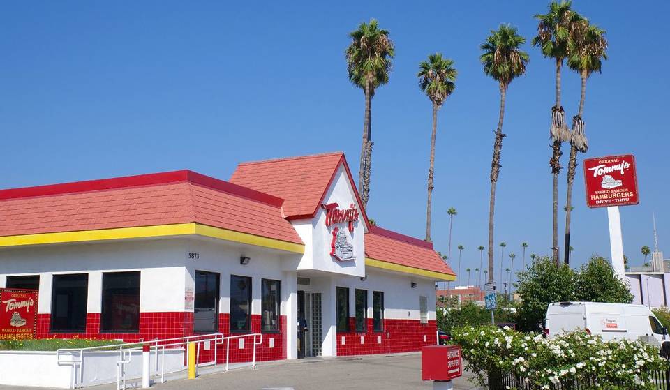 Original Tommy’s propose des cheeseburgers au chili à moins d’un dollar dans le cadre de la célébration de son 80e anniversaire — voici quand