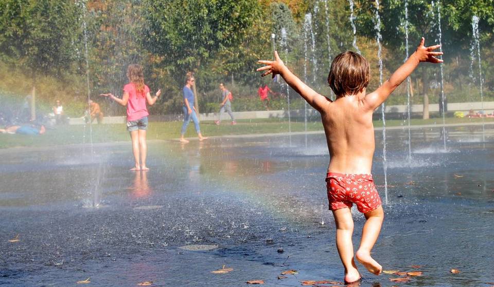 Vergiss die Eintrittskarte für den Wasserpark – die kostenlosen Splash Pads des LA County sind schon für den Sommer geöffnet