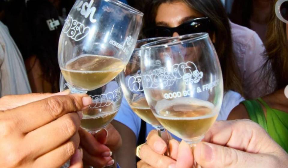 Dieses neue alternative Weinfestival erobert diesen Juni den Arts District mit über 60 Weinproduzenten, DJs, Kunst und unbegrenzten Verkostungen