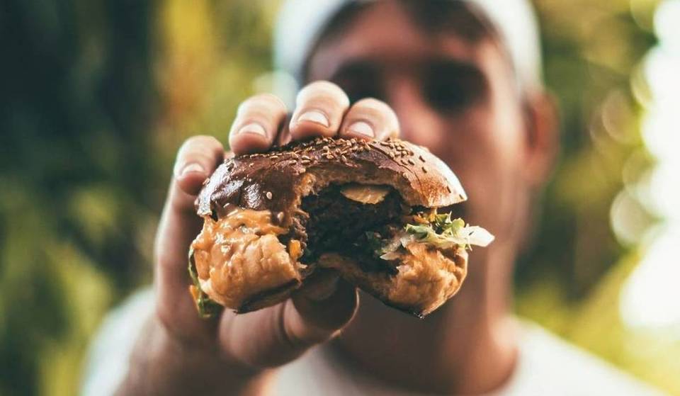 Beiß ab heute zu einem dieser saftigen Burger-Angebote zu Ehren des National Burger Day 2026