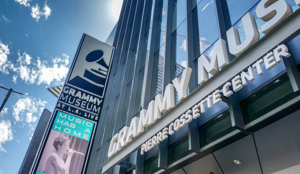 En juin, le Grammy Museum organise une fête de quartier hip-hop de quatre heures sur tous ses étages, avec de la musique live non-stop, des défilés de mode et des stands