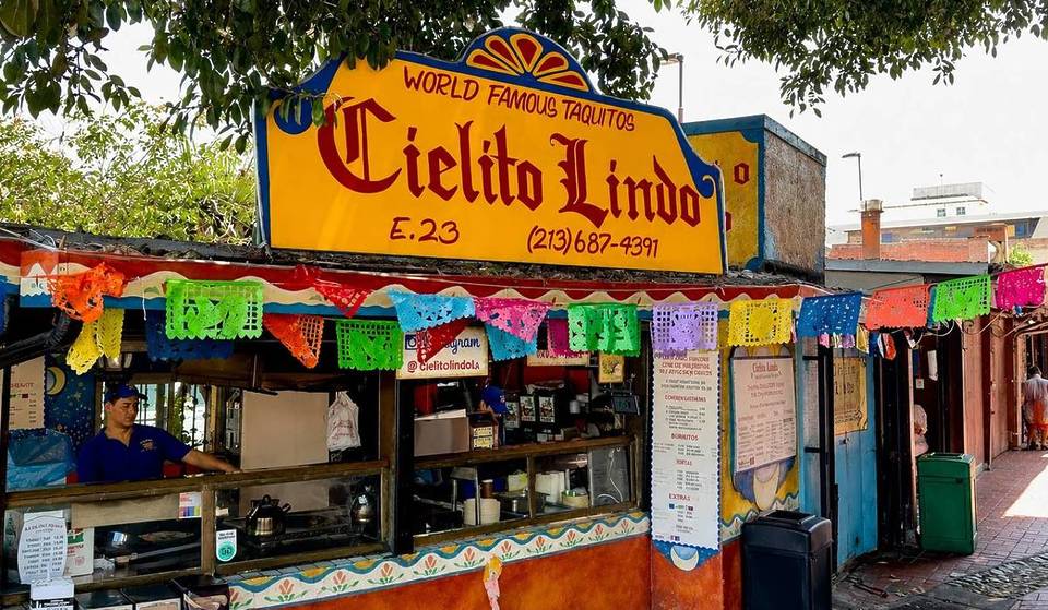 L.A.s ältester familiengeführter Taquito-Stand ist nach einer Spendenaktion der Gemeinde in Höhe von 52.000 Dollar offiziell wieder in der Olvera Street im Geschäft