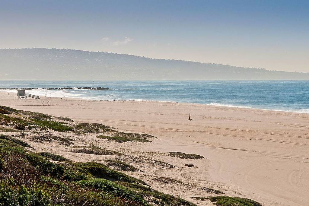 Dockweiler Beach