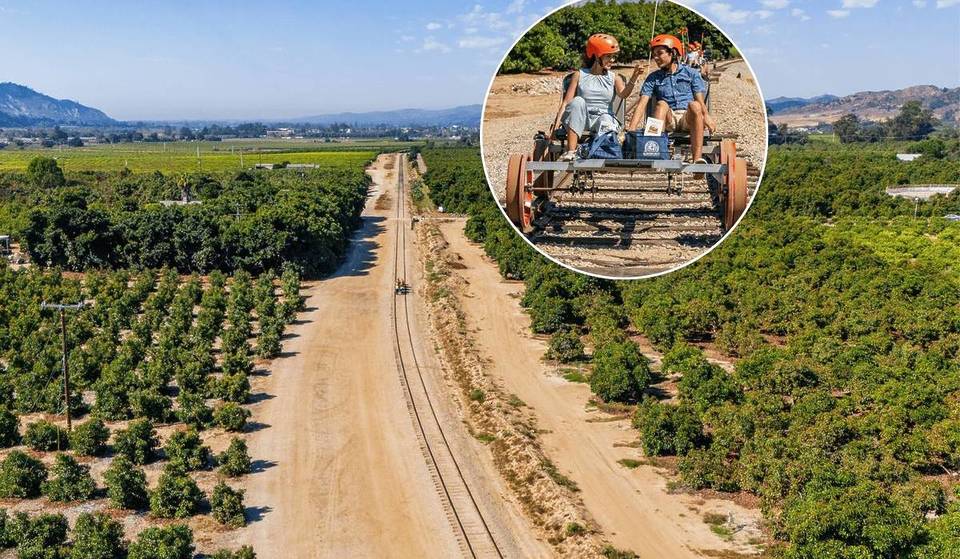A poco más de una hora de Los Ángeles, esta histórica vía férrea de 1887 permite recorrer en bicicleta-tren 16 km de huertos de cítricos en activo, con paradas para recoger productos frescos y conocer a los animales de la granja.