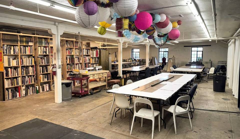 Dieses Lagerhaus in Pasadena rettet jeden Monat 10.000 Pfund an Kunstzubehör und verkauft gebrauchte Textilien zu einem Bruchteil der Einzelhandelspreise