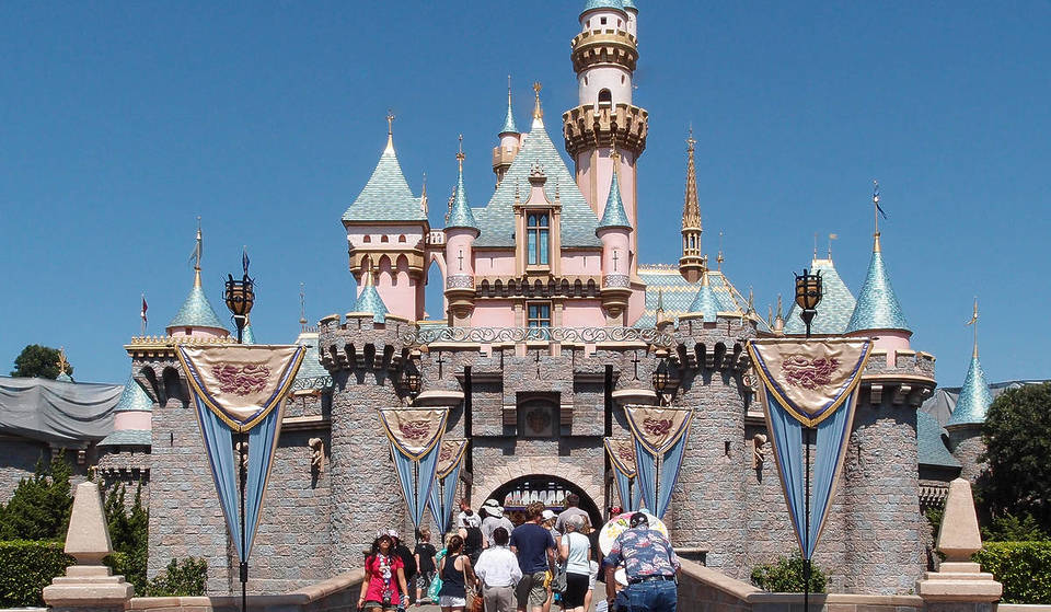 Was du nicht über das Dornröschenschloss in Anaheim weißt – das älteste Disney-Prinzessinnenschloss, das überraschend klein ist und eine verborgene Geschichte hat
