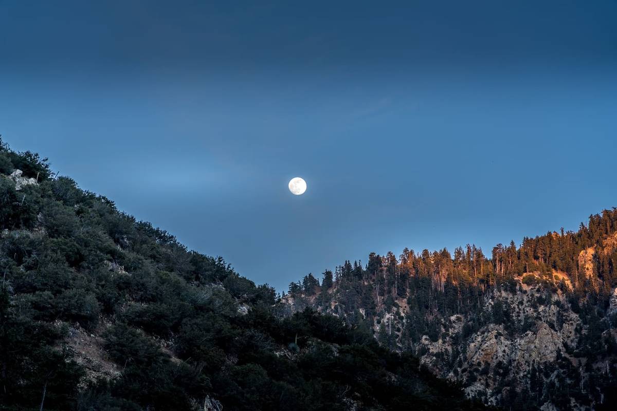 1 hour from L.A.: The highest peak in the San Gabriel Mountains is hosting self-guided ‘moonlight hikes' with dinner, music, and dancing at the top — but there are only 5 dates left for the rest of 2026