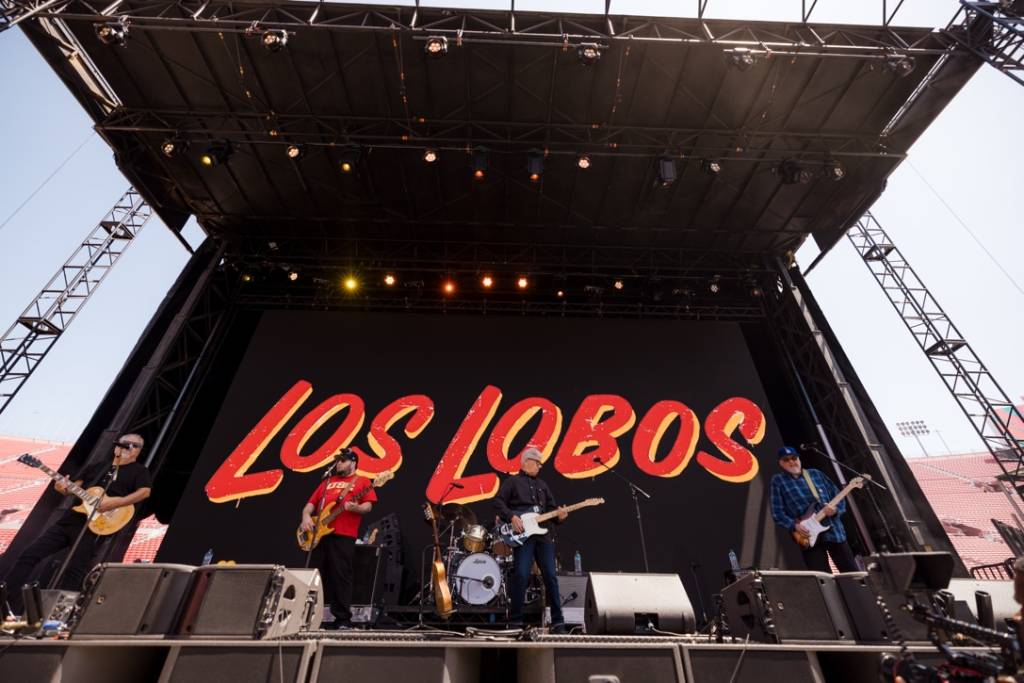 Los Lobos actúan en el Festival de la FIFA