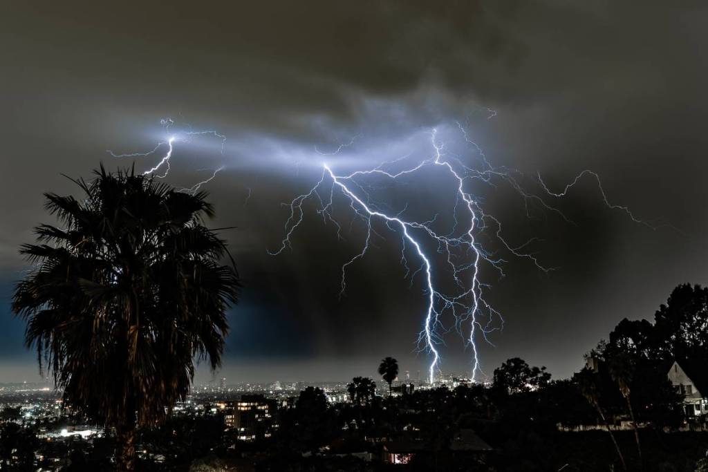 Los científicos acaban de anunciar que podría estar en camino un «super» El Niño histórico: esto es lo que significa para California