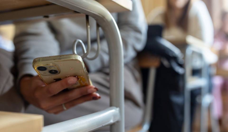 Desde las restricciones al uso de teléfonos inteligentes en las aulas hasta los baños de género neutro, estas nuevas leyes de California entrarán en vigor este mes de julio