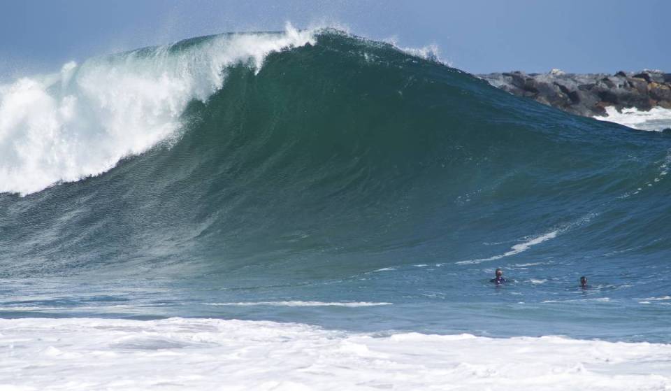 Las autoridades meteorológicas advierten de condiciones peligrosas en las playas esta semana debido al oleaje alto y las mareas gigantes