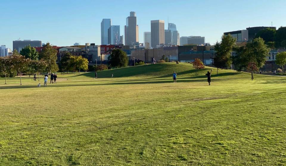 Autrefois une gare de triage industrielle abandonnée et fermée depuis des décennies, ce parc de 32 acres au cœur de L.A. dispose de vastes pelouses, de sentiers de promenade et d’un marché fermier hebdomadaire