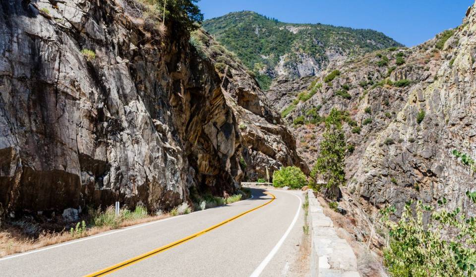 Le parc national de Kings Canyon a officiellement rouvert sa route d’accès principale de 20 miles, qui mène à la plus grande forêt de séquoias géants du monde