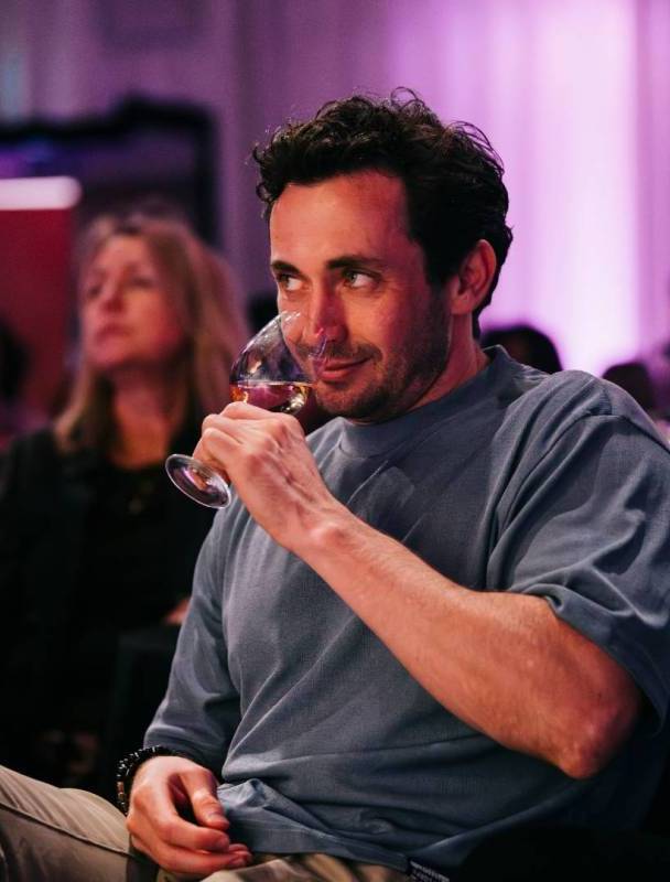 This new Los Angeles show pairs a full stand-up comedy set with an unpretentious guided tasting of 6 wines