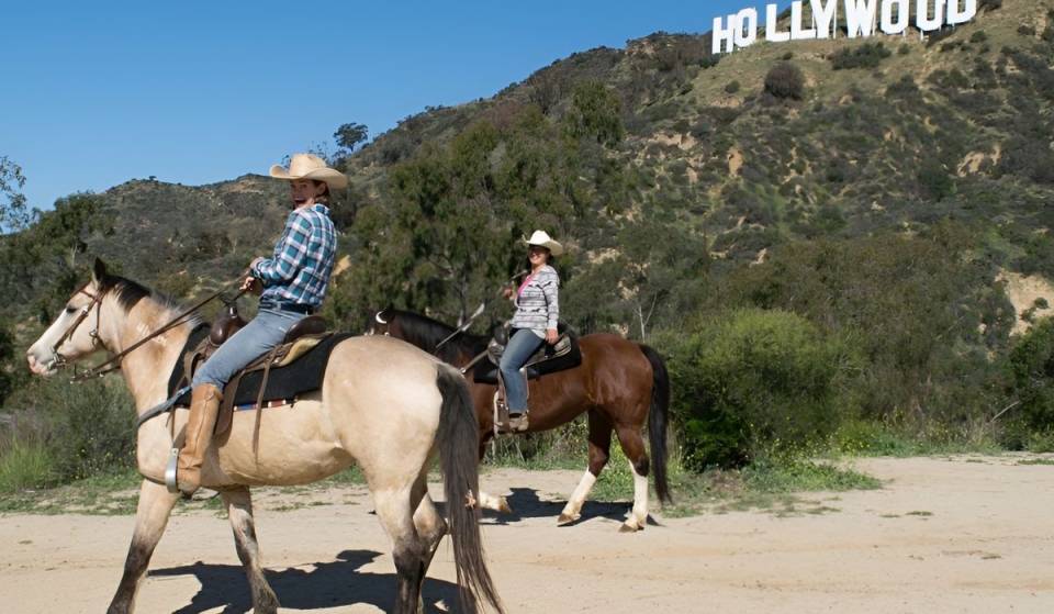 El rancho más antiguo de Los Ángeles ofrece uno de los paseos a caballo más emblemáticos de la ciudad hasta el letrero de Hollywood, con unas vistas impresionantes del horizonte