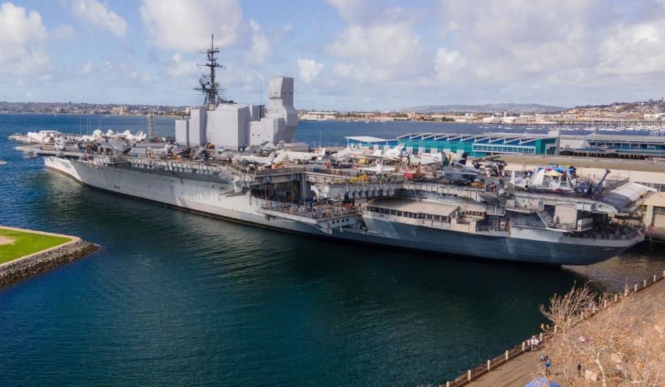 À seulement deux heures de Los Angeles, ce musée flottant de 988 pieds de long est construit sur le porte-avions de la marine américaine ayant servi le plus longtemps — l’endroit idéal pour fêter le 4 juillet